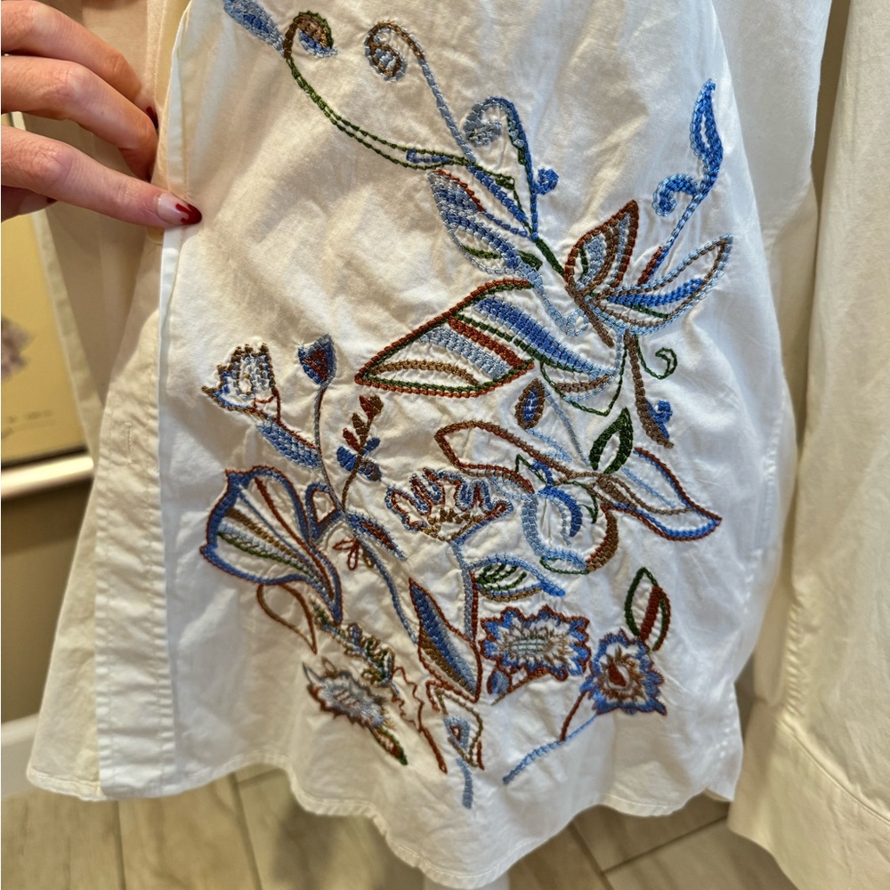 7 DIAMONDS Embroidered Button Down Top - Picture 3 of 7